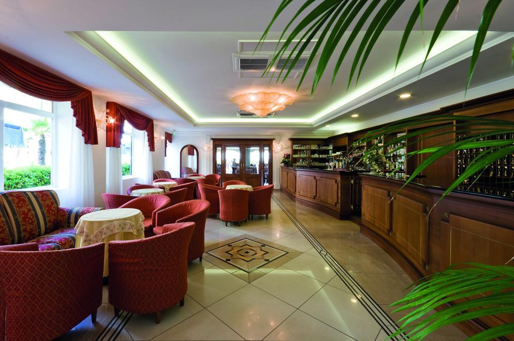 Hotel Capanni Белариа-Игеа Марина Екстериор снимка