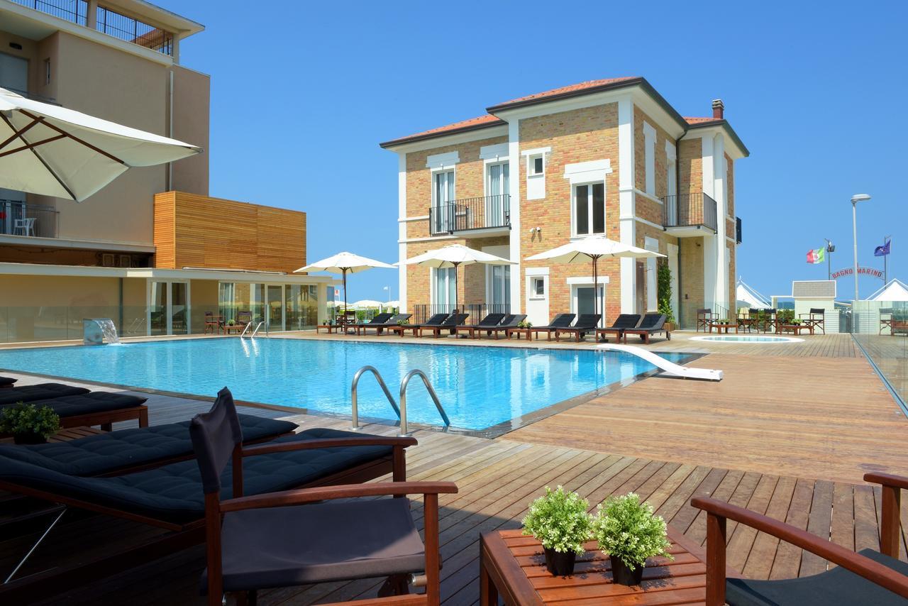 Hotel Capanni Белариа-Игеа Марина Екстериор снимка